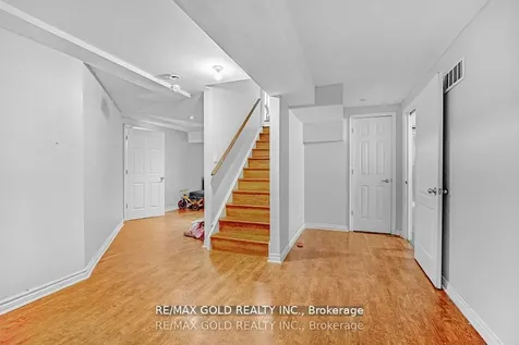 12 Castle Mountain Drive Brampton ON L6R 2Y1