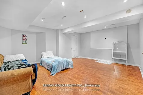 12 Castle Mountain Drive Brampton ON L6R 2Y1