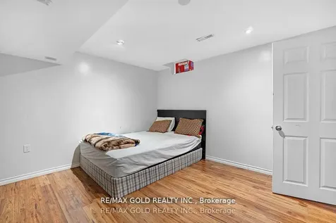 12 Castle Mountain Drive Brampton ON L6R 2Y1