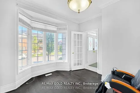 12 Castle Mountain Drive Brampton ON L6R 2Y1