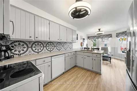 2155 Duncaster Drive Burlington ON L7P 4R4