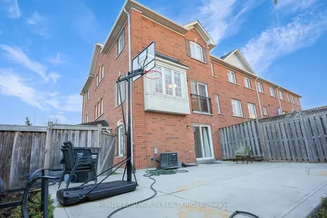 250 Richvale Drive Brampton ON L6Z 4W9