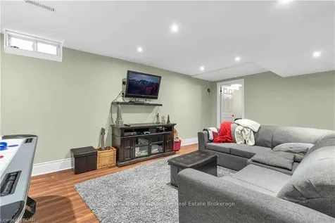 4 Munro Circle Halton Hills ON L7G 6A1
