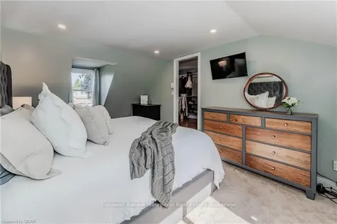 19 Matthew Court Halton Hills ON L7J 2W3