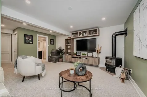 19 Matthew Court Halton Hills ON L7J 2W3