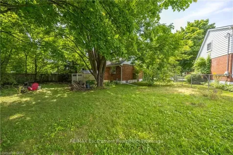 242 Elmore Street Halton Hills ON L7J 1T9