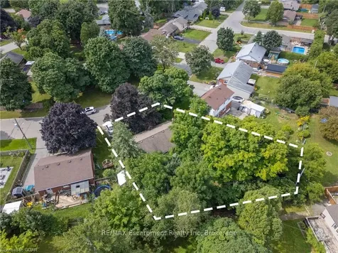 242 Elmore Street Halton Hills ON L7J 1T9
