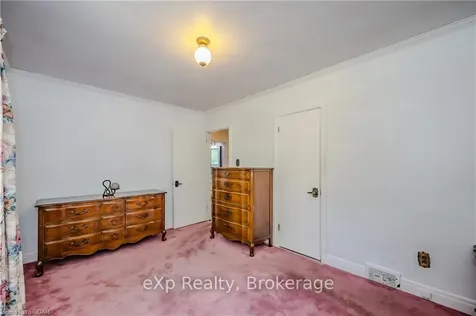 23 Delrex Boulevard Halton Hills ON L7G 3X8