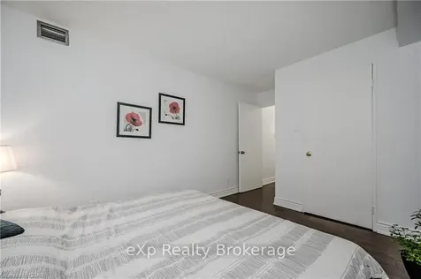 115 Hillcrest Avenue Mississauga ON L5B 3Y9