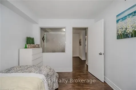115 Hillcrest Avenue Mississauga ON L5B 3Y9