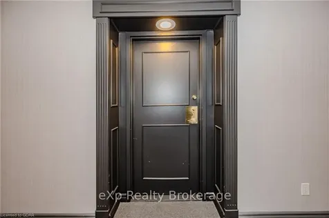 115 Hillcrest Avenue Mississauga ON L5B 3Y9