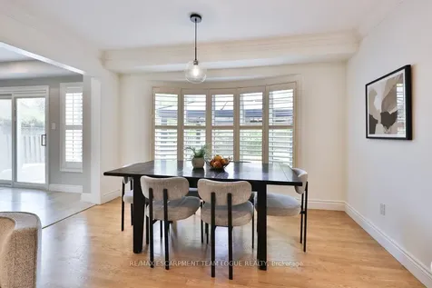 2266 Elmside Crescent Burlington ON L7L 6Y5