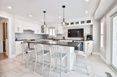 2266 Elmside Crescent Burlington ON L7L 6Y5