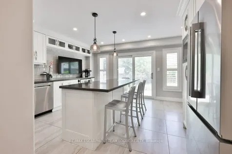 2266 Elmside Crescent Burlington ON L7L 6Y5