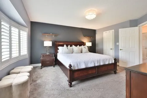 2266 Elmside Crescent Burlington ON L7L 6Y5