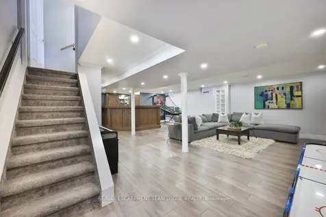 2266 Elmside Crescent Burlington ON L7L 6Y5