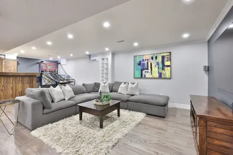 2266 Elmside Crescent Burlington ON L7L 6Y5