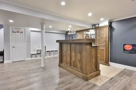2266 Elmside Crescent Burlington ON L7L 6Y5