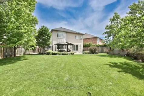 2266 Elmside Crescent Burlington ON L7L 6Y5