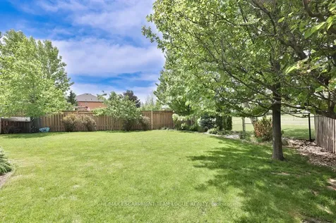 2266 Elmside Crescent Burlington ON L7L 6Y5