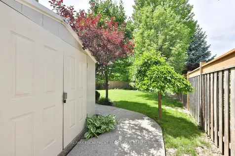 2266 Elmside Crescent Burlington ON L7L 6Y5