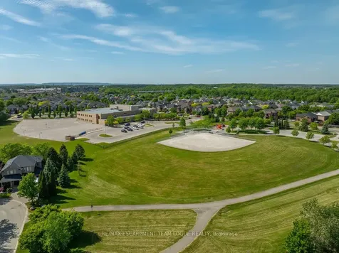 2266 Elmside Crescent Burlington ON L7L 6Y5