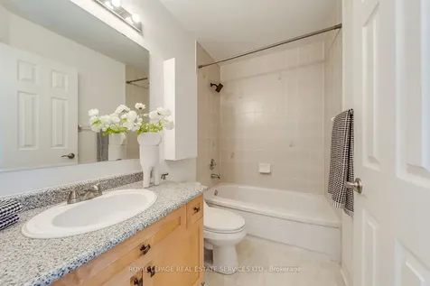 2066 Broadleaf Crescent Burlington ON L7L 6S4