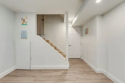 2066 Broadleaf Crescent Burlington ON L7L 6S4