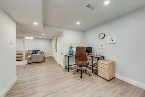 2066 Broadleaf Crescent Burlington ON L7L 6S4
