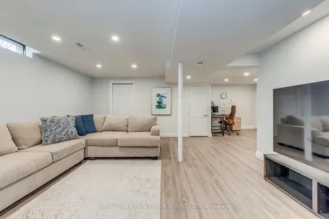2066 Broadleaf Crescent Burlington ON L7L 6S4