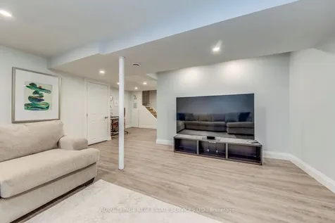 2066 Broadleaf Crescent Burlington ON L7L 6S4