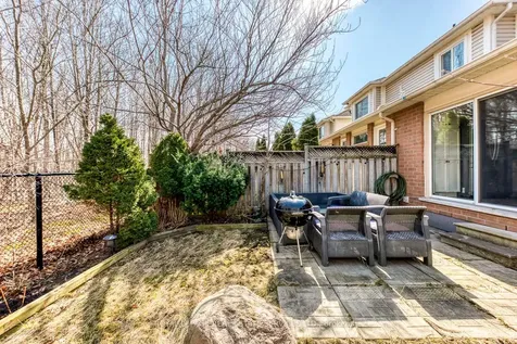 2066 Broadleaf Crescent Burlington ON L7L 6S4