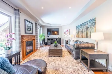 2338 Norland Drive Burlington ON L7L 7E6