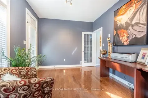 2338 Norland Drive Burlington ON L7L 7E6