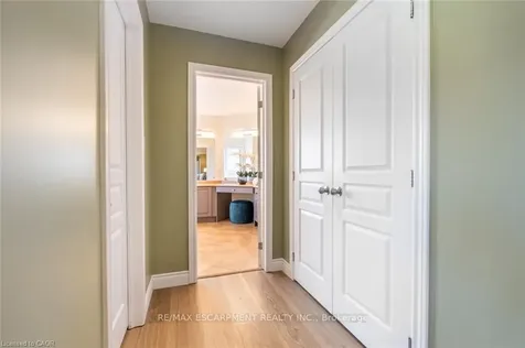 2338 Norland Drive Burlington ON L7L 7E6