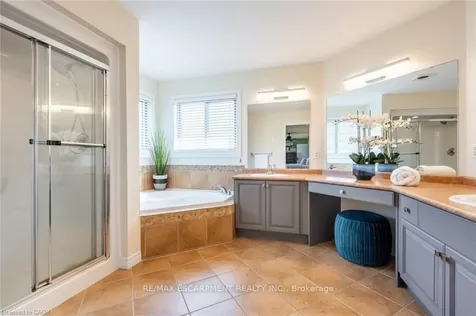 2338 Norland Drive Burlington ON L7L 7E6