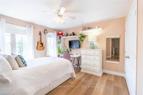 2338 Norland Drive Burlington ON L7L 7E6