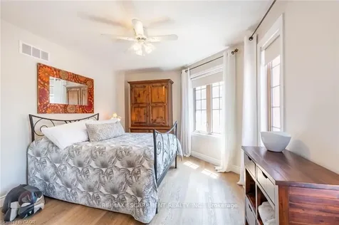 2338 Norland Drive Burlington ON L7L 7E6