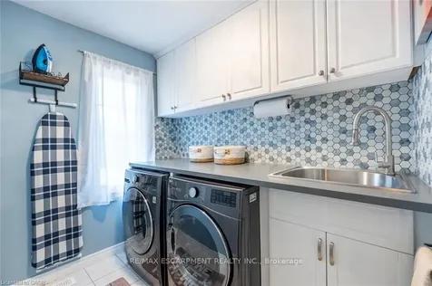 2338 Norland Drive Burlington ON L7L 7E6