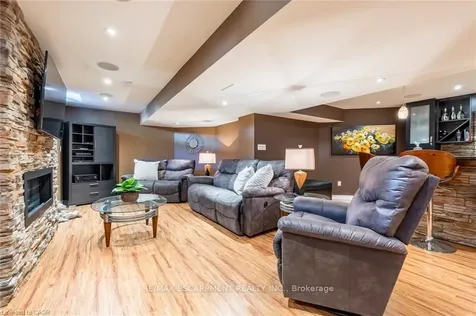 2338 Norland Drive Burlington ON L7L 7E6