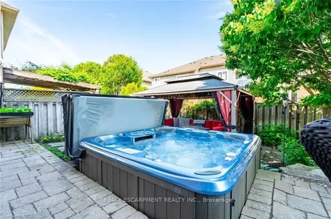 2338 Norland Drive Burlington ON L7L 7E6