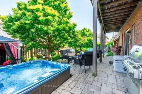 2338 Norland Drive Burlington ON L7L 7E6