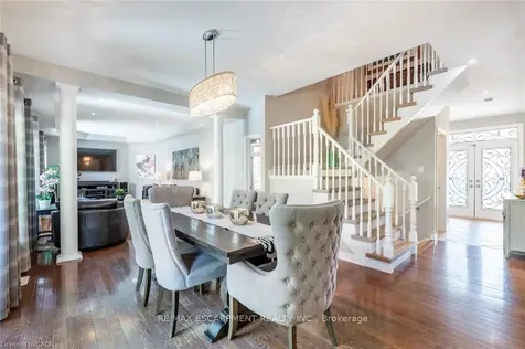 2338 Norland Drive Burlington ON L7L 7E6