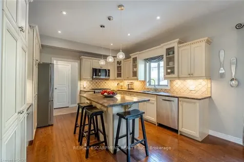 2338 Norland Drive Burlington ON L7L 7E6
