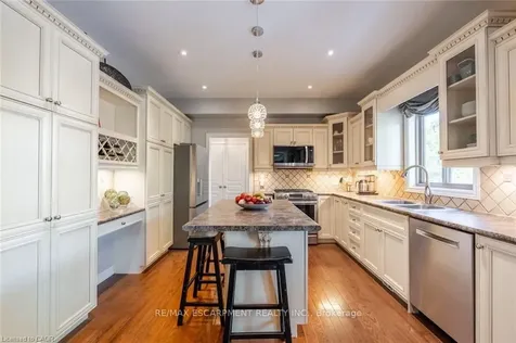 2338 Norland Drive Burlington ON L7L 7E6