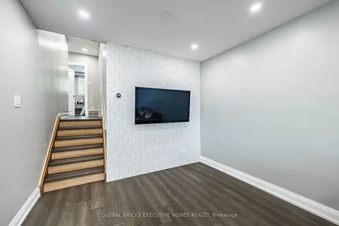 1274 Redbank Crescent Oakville ON L6H 1Y5