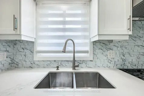 1274 Redbank Crescent Oakville ON L6H 1Y5