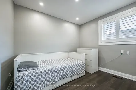 1274 Redbank Crescent Oakville ON L6H 1Y5