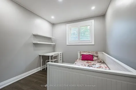 1274 Redbank Crescent Oakville ON L6H 1Y5
