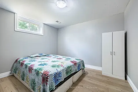 1274 Redbank Crescent Oakville ON L6H 1Y5